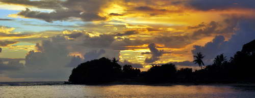 západ slunce nad ostrovem